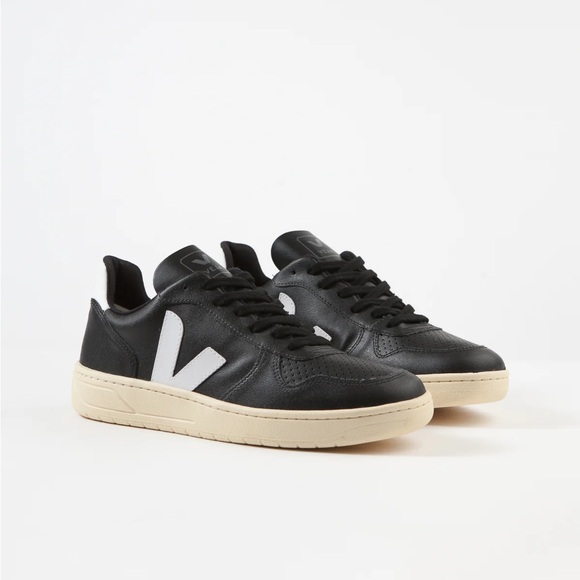 Veja Men’s V-10 Leather Black White Sole Trainers - Picture 1 of 7